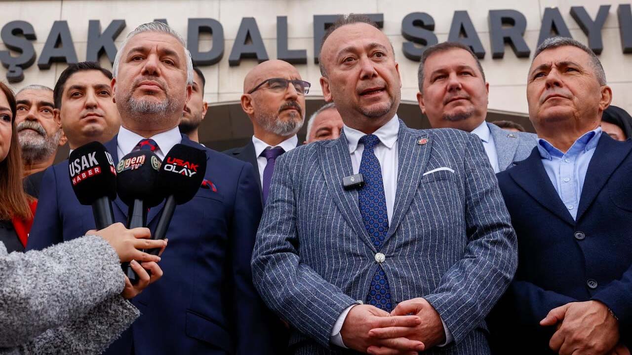 CHP Uşak İl Başkanı Celalettin Çoban Mazbatasını Aldı