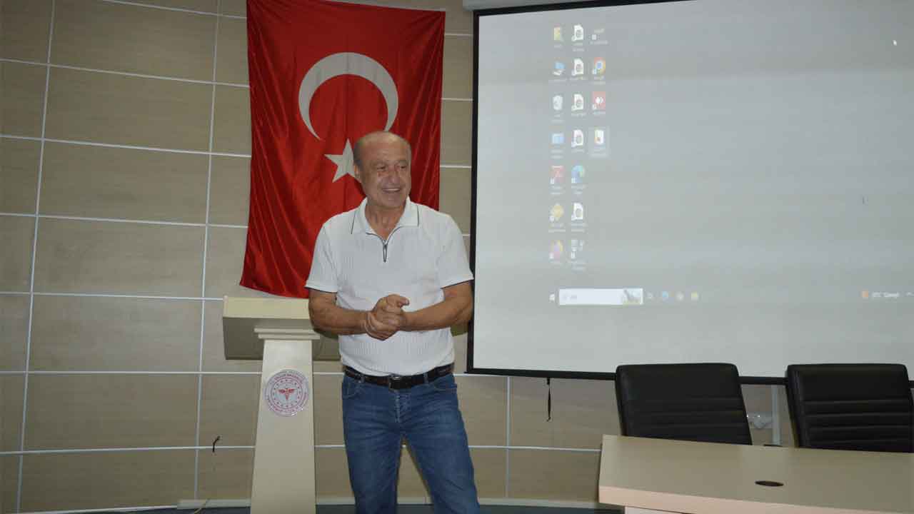 Uşak Eğitim ve Araştırma Hastanesi'nde eski süper lig hakeminden eğitim