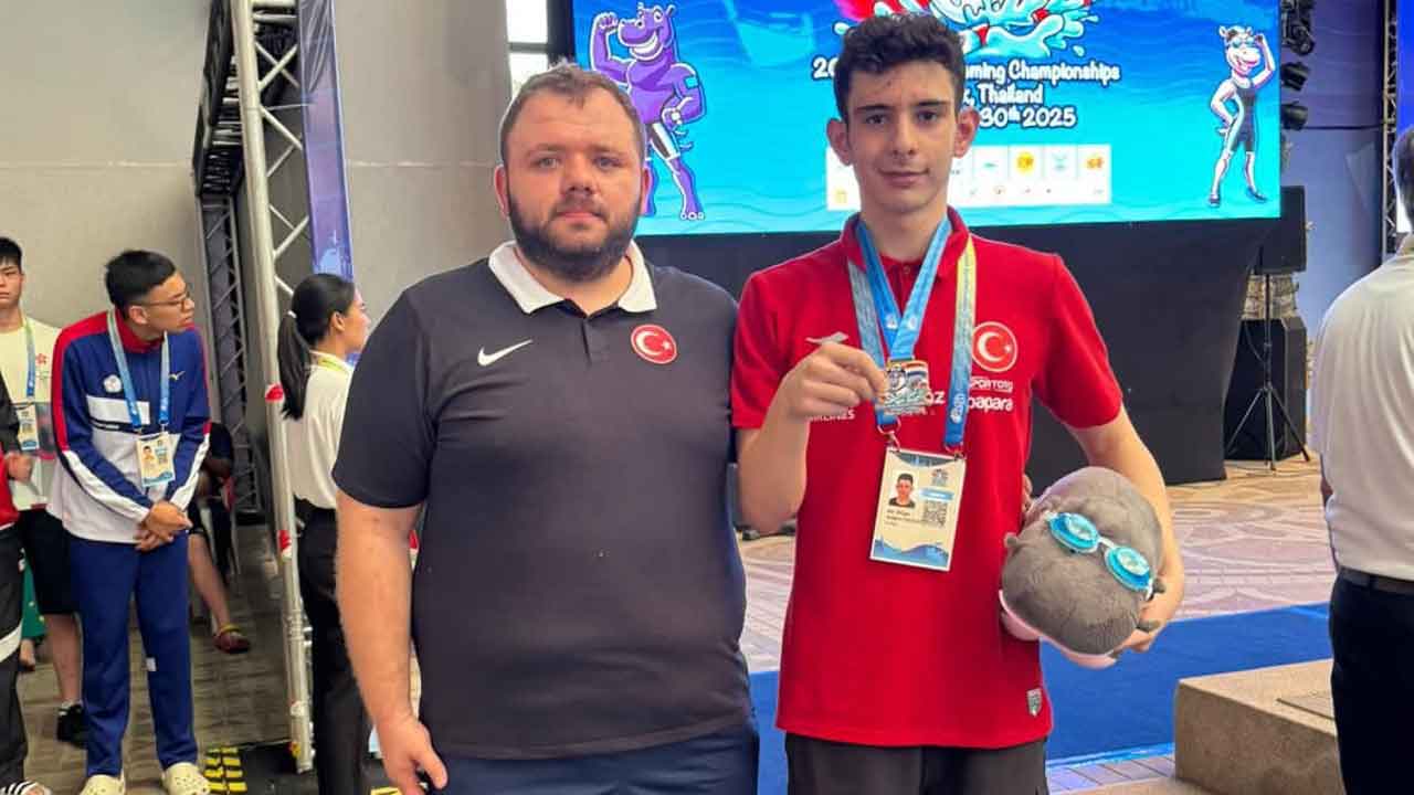 Dünya Şampiyonu Uşaklı Sporcu Cumhuriyet Bayramı Törenine Külliye’ye Davet Edildi