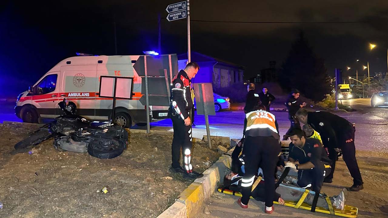 Hacıkadem Kavşağı'nda otomobil ile motosiklet çarpıştı, 2  yaralı