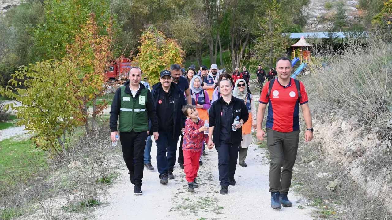 Cumhuriyet Coşkusu Doğayla Buluştu Uşak’ta 6 Kilometrelik Yürüyüş
