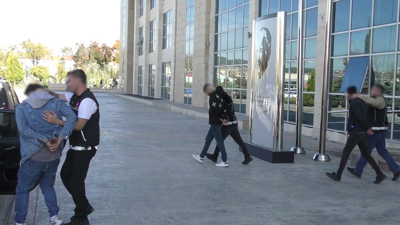 Uşak’ta zehir taciri 4 kişi tutuklandı