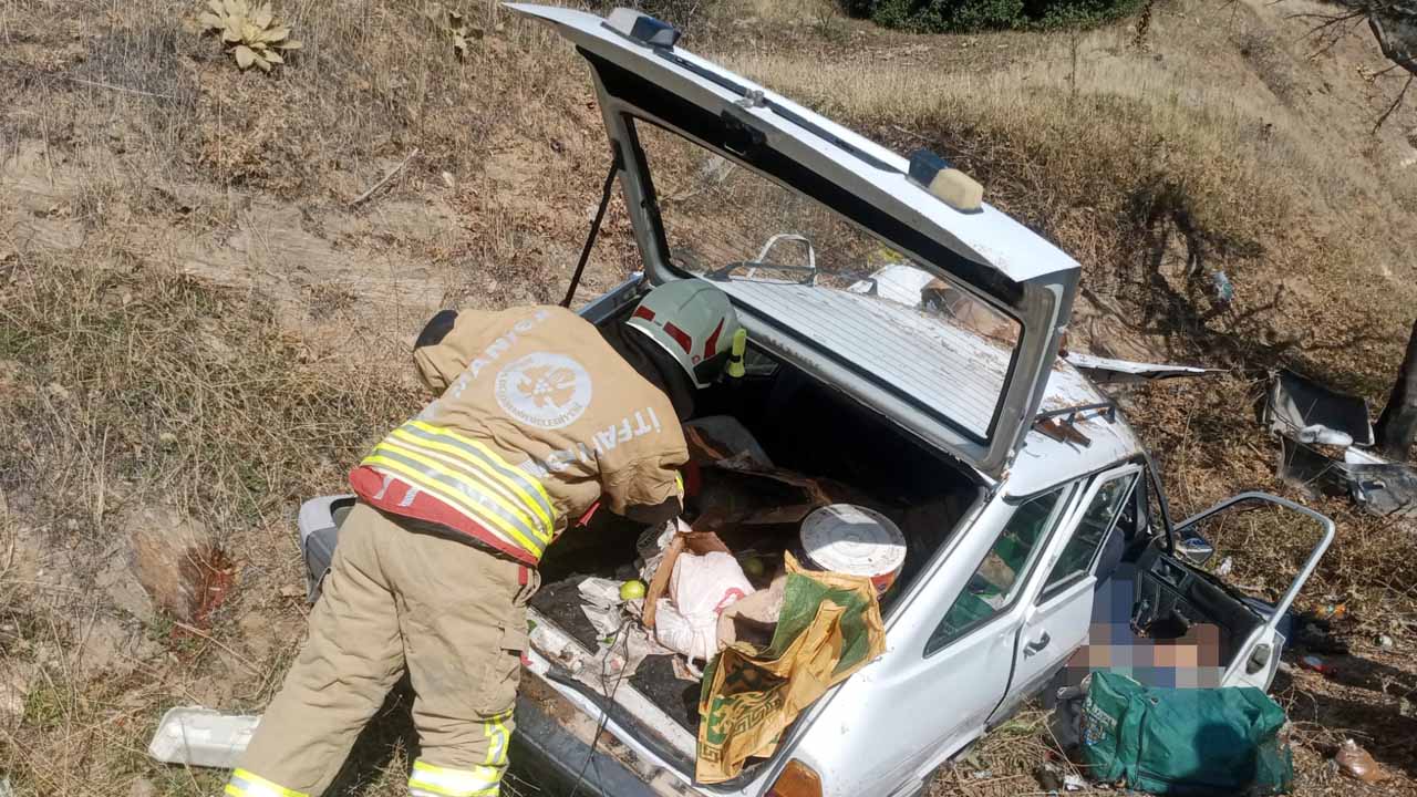 Kula'da yoldan çıkan otomobildeki karı koca öldü