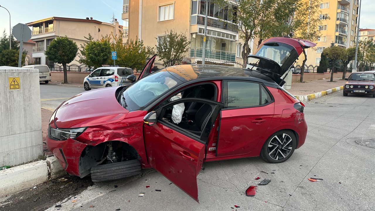 Uğur Mumcu Caddesi'ndeki trafik kazasında anne ve kızı yaralandı