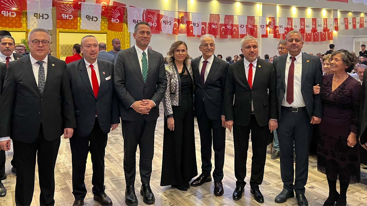 Uşak’ta Cumhuriyet Coşkusu: CHP Cumhuriyet Galası Büyük Katılımla Gerçekleşti