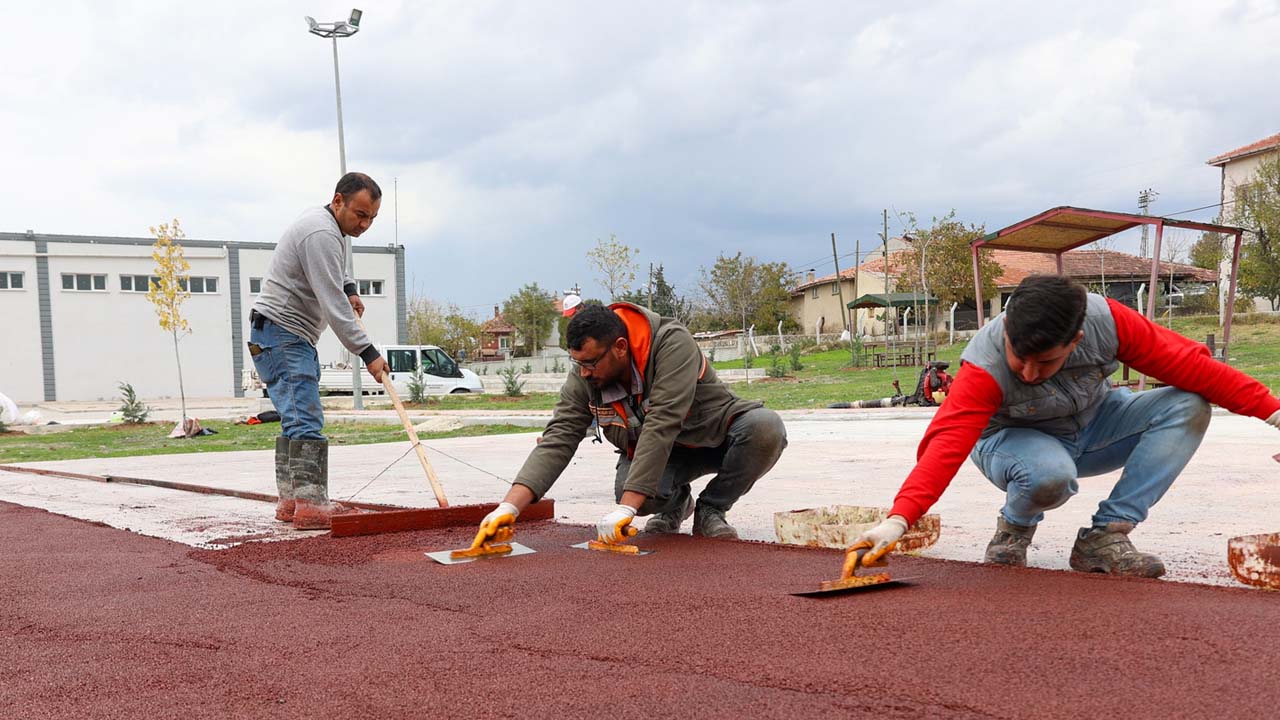 Uşak’ta Parklar Yenileniyor: Çocuklar İçin Daha Güvenli Oyun Alanları