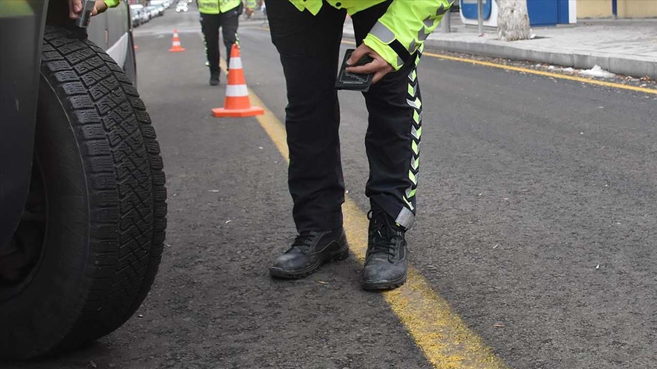 Uşak Valiliğinden Kış Lastiği Uyarısı