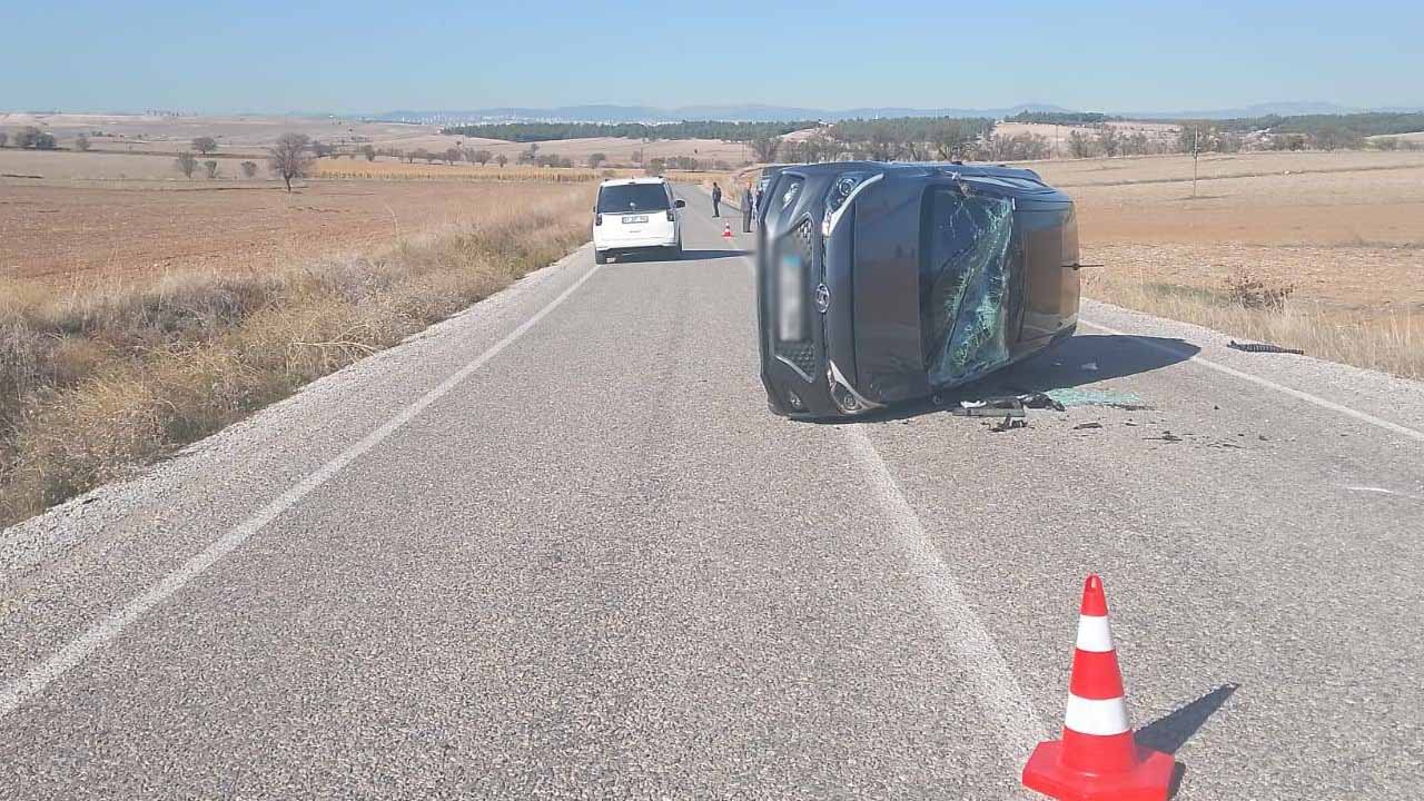 Susuzören köyünde devrilen otomobildeki 2 kişi yaralandı