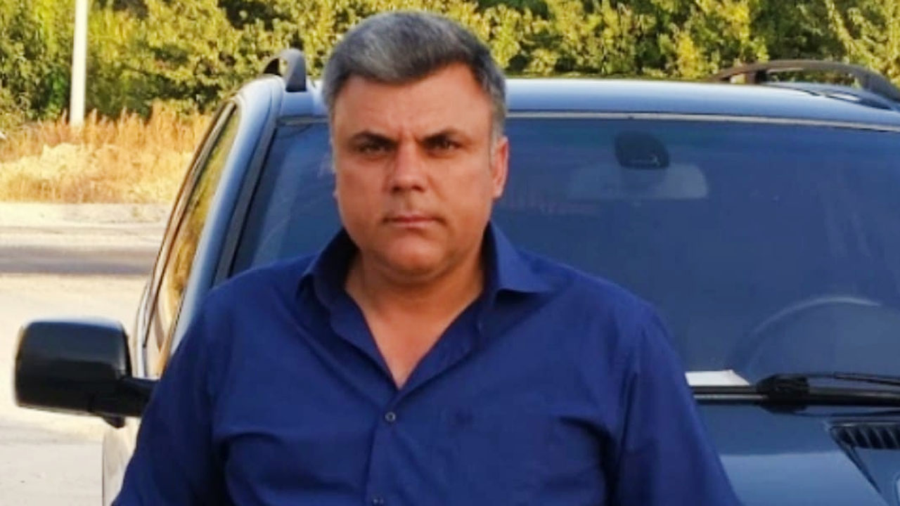 Uşak'ta devrilen kepçenin altında kalan Özcan Akkaya öldü