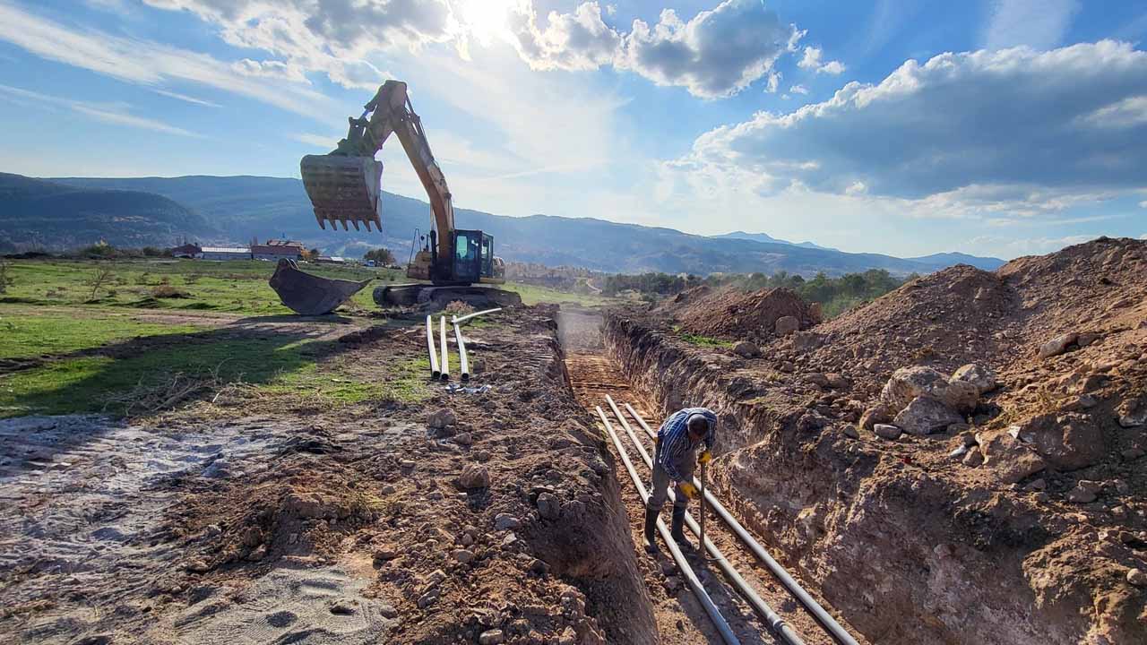 Uşak İl Özel İdaresi'nden Kırsala Yoğun Hizmet Atağı