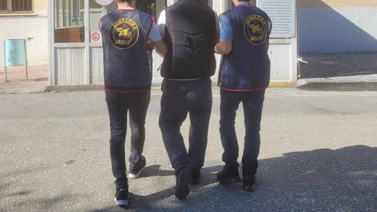 Uşak’ta Jandarmadan Büyük Operasyon: 51 Aranan Şahıs Yakalandı