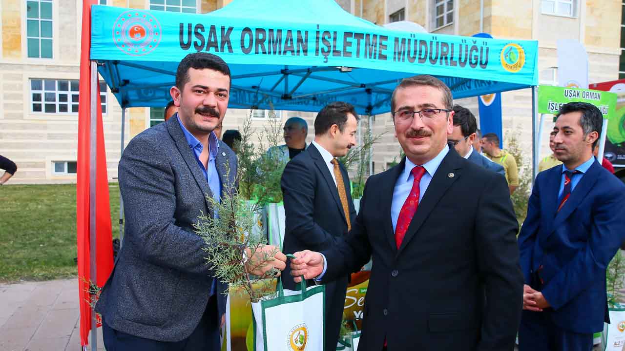 Uşak Adliyesi'nde fidan dağıtımı yapıldı