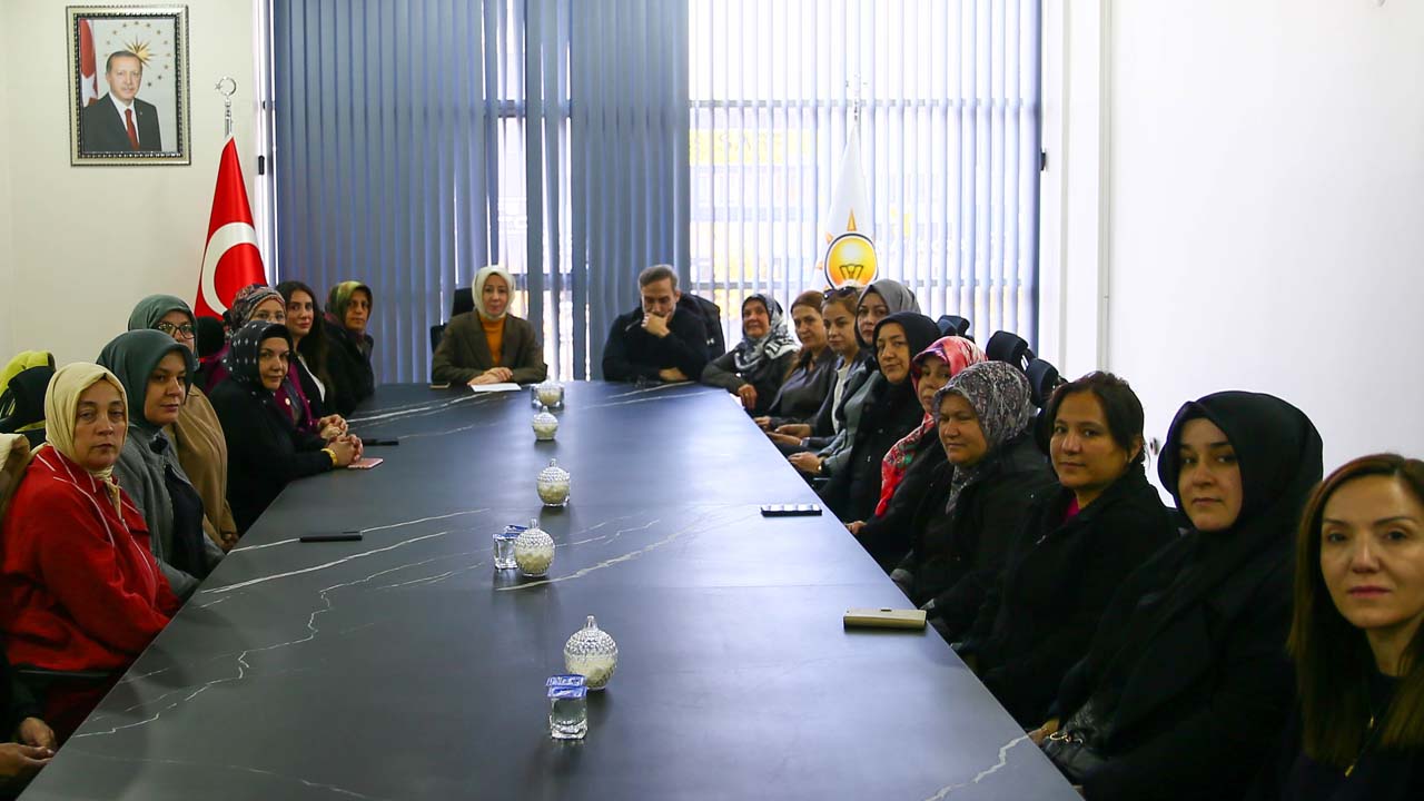 AK Parti Uşak Kadın Kolları Başkanı Hilal Sabancı: “Kadına Şiddete Sıfır Tolerans!”