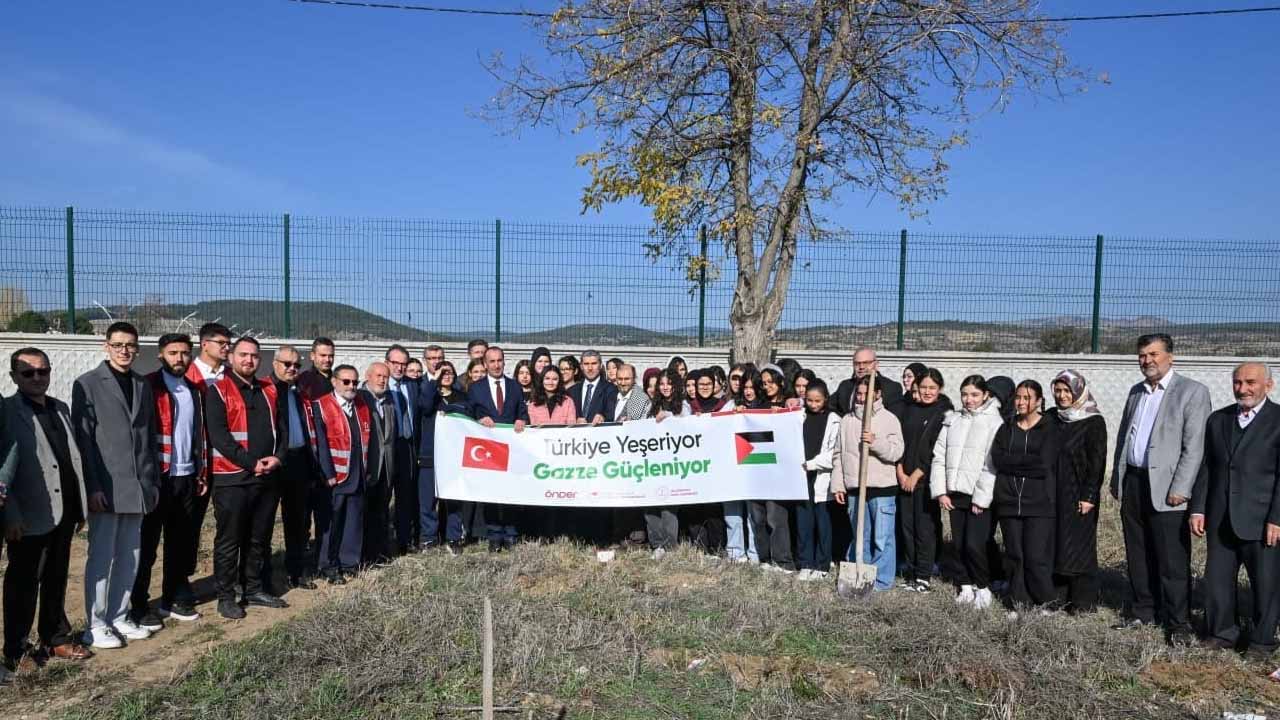 Uşak Protokol ve Öğrenciler Gazze İçin Kenetlendi
