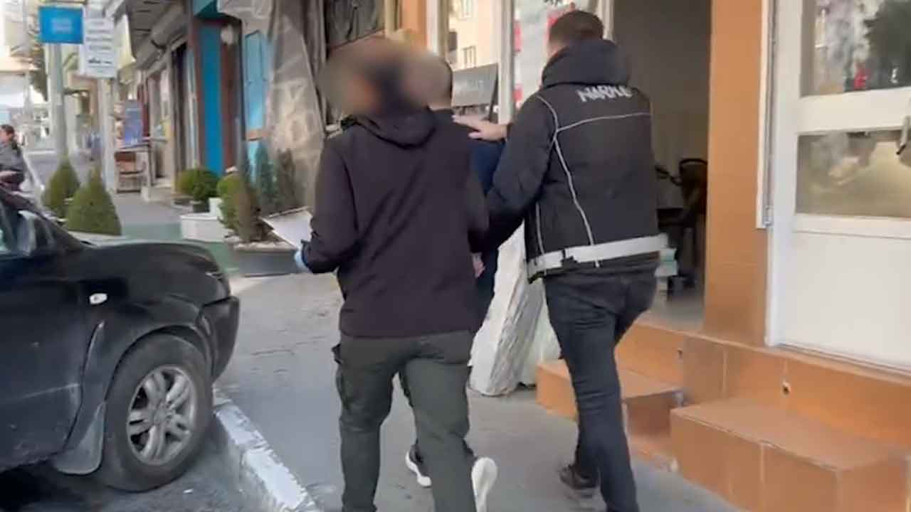 Uşak’ta Zehir Tacirlerine Operasyon: 5 Tutuklama