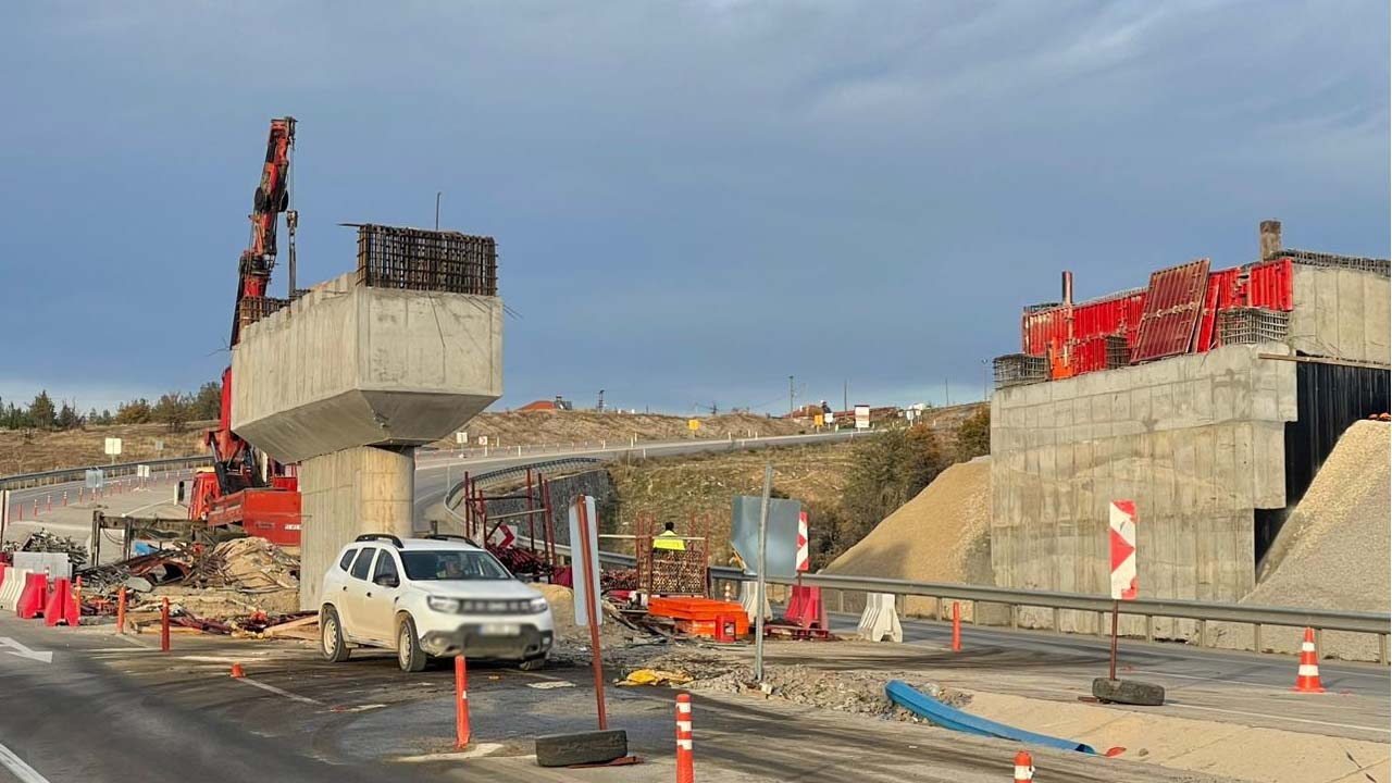Uşak'ta üst geçit inşaatından düşen işçi öldü