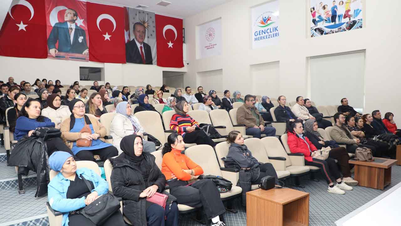 Uşak’ta Kantin Çalışanlarına Gıda Güvenliği Eğitimi