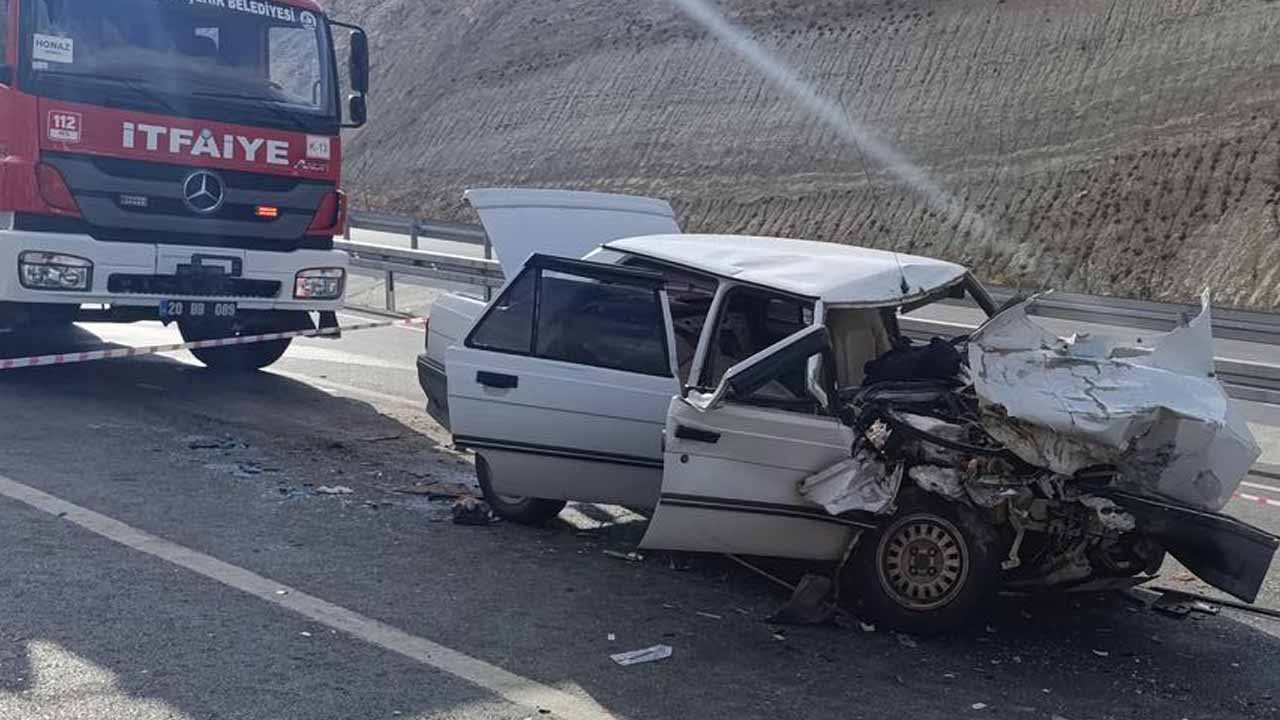 Kamyona çarpan otomobildeki karı kocayı ölüm ayırdı
