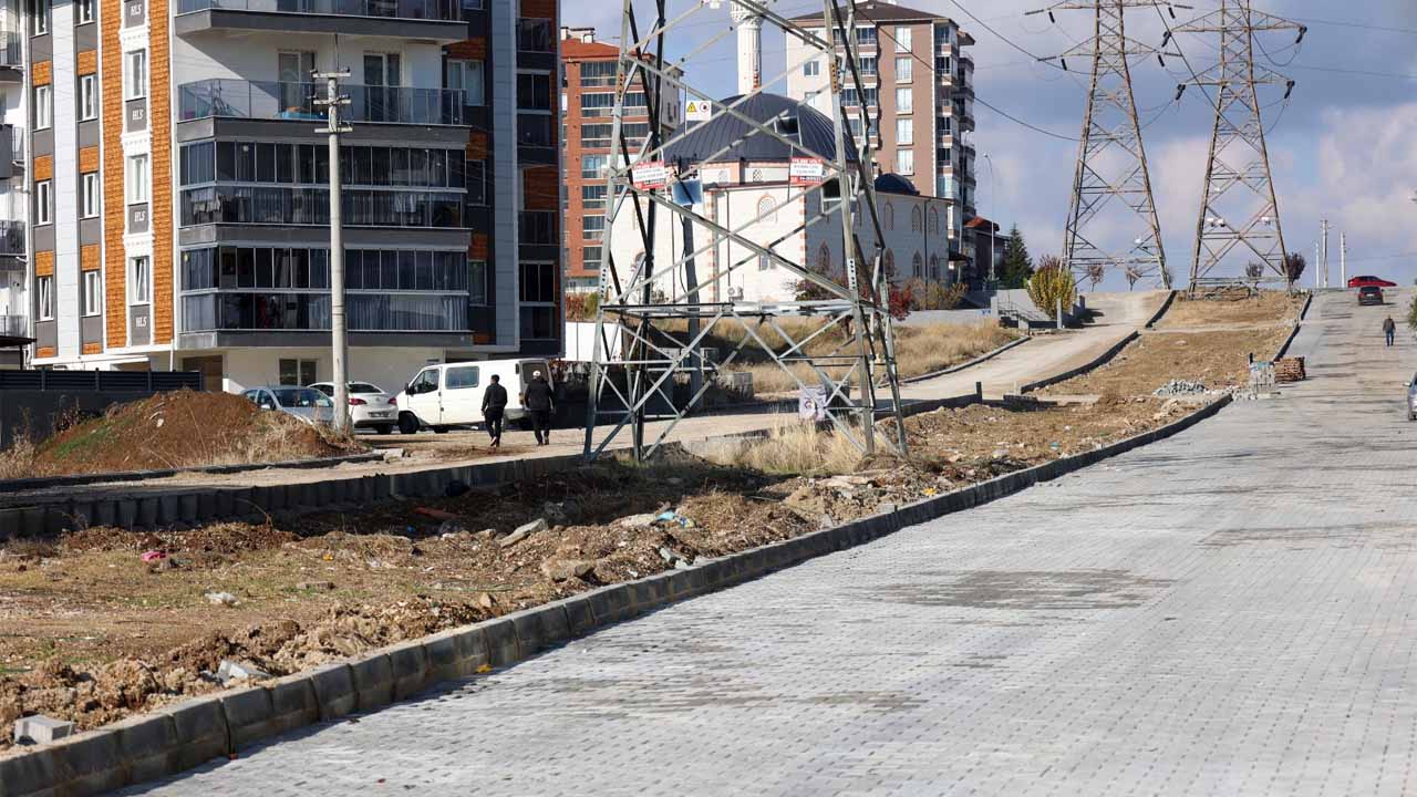 Uşak’ın İki Mahallesinde Yollar Baştan Aşağı Değişiyor