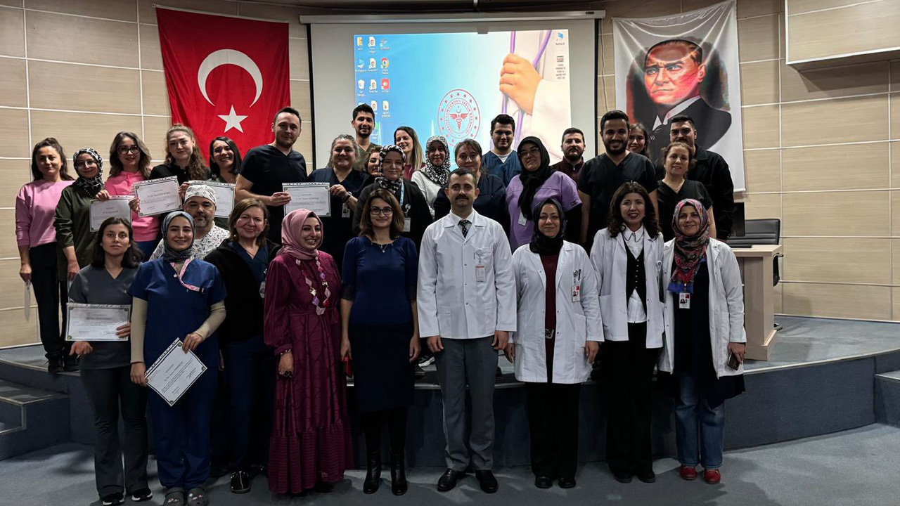 Farklı İllerden Uşak'a Geldiler: Yoğun Bakım Hemşireliği Eğitimini Tamamladılar