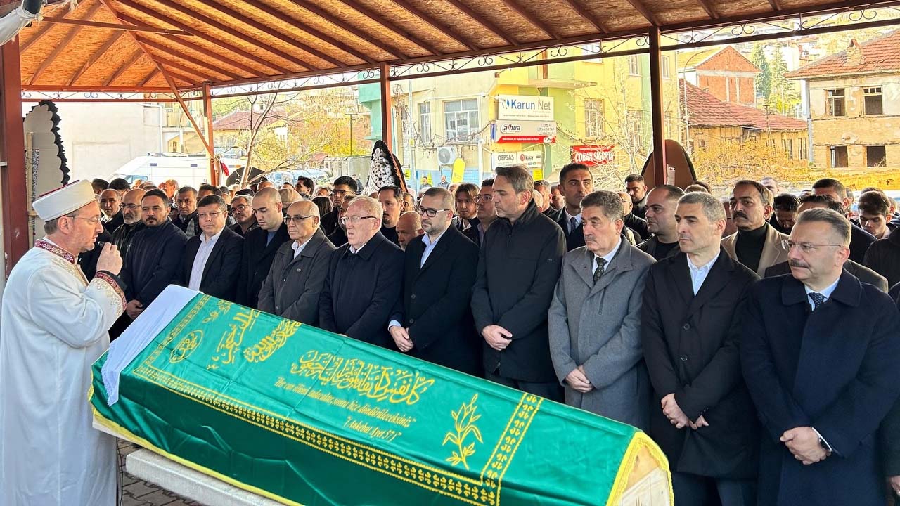 TCMB Başkanı Fatih Karahan'ın annesi Uşak'ta toprağa verildi