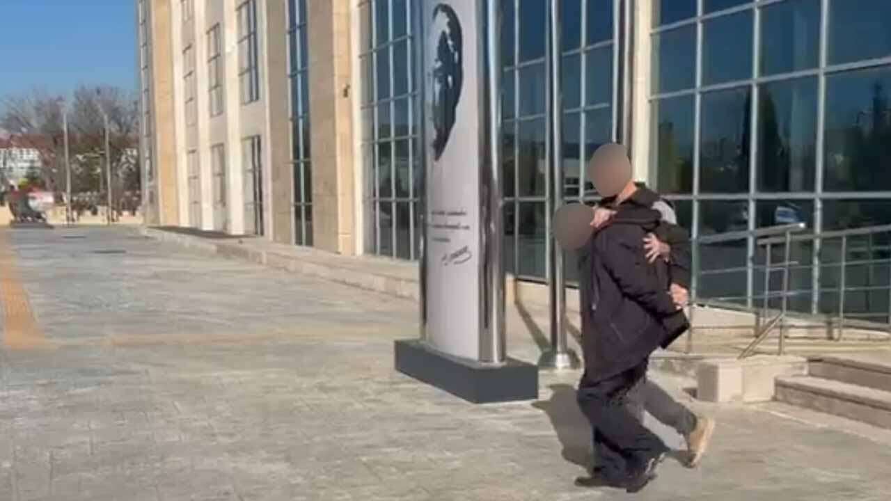 Uşak'ta midesinden uyuşturucu çıkan İranlı tutuklandı