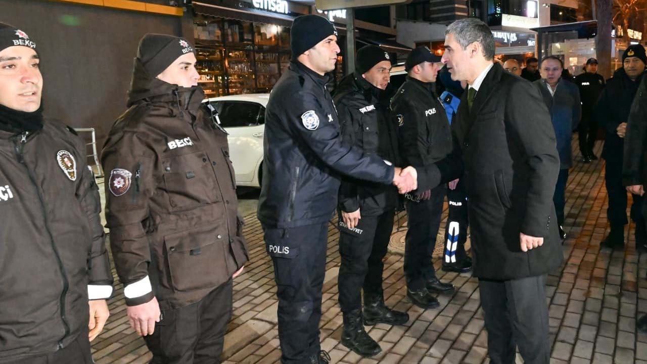 Uşak Valisi Aktaş, yeni yıl öncesinde kentteki denetimleri inceledi