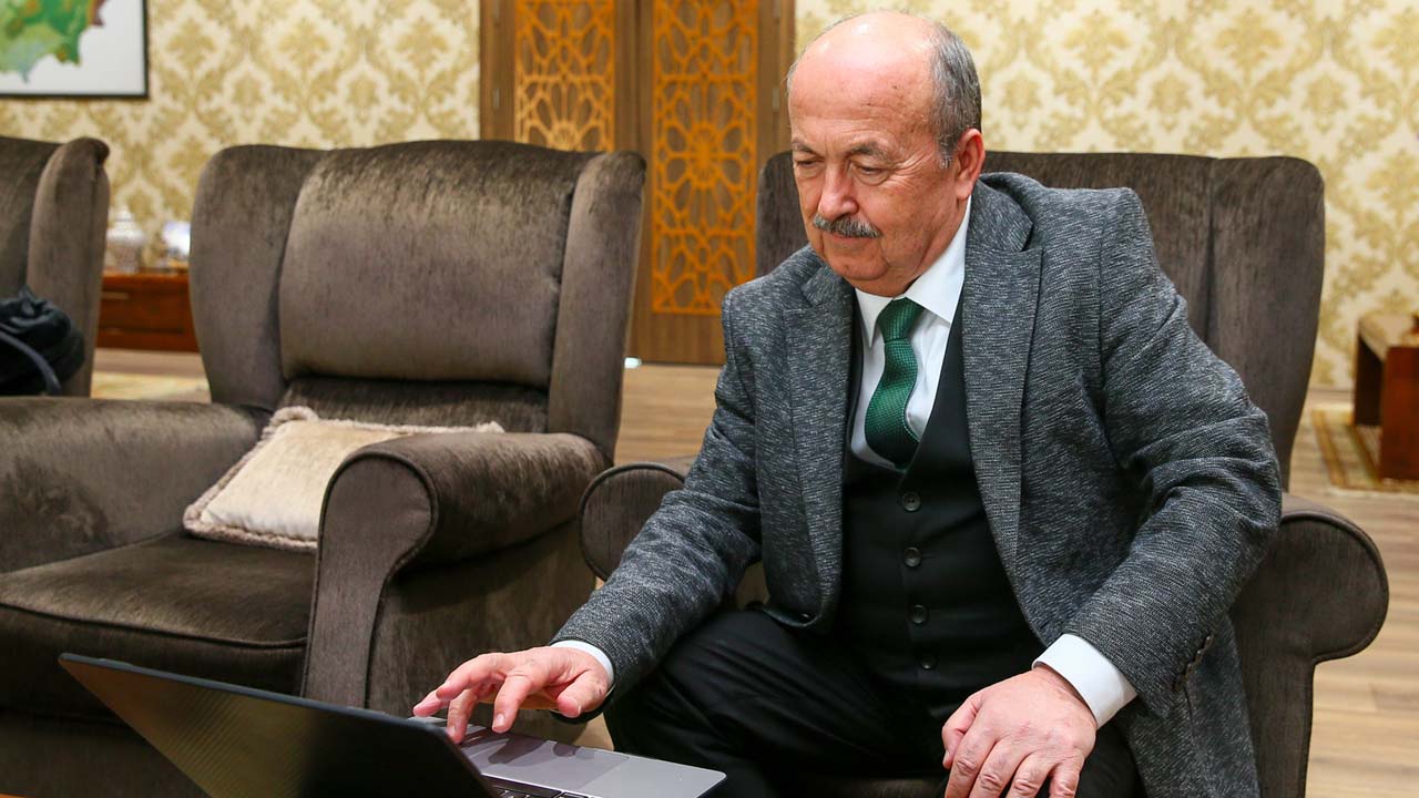 Uşak Üniversitesi Rektörü Demir, AA'nın "Yılın Kareleri" oylamasına katıldı