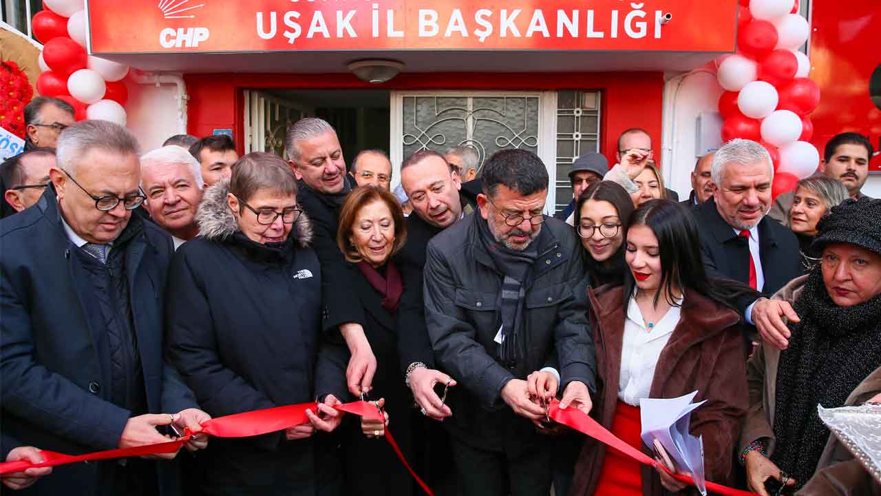CHP Uşak İl Başkanlığı yeni hizmet binası açıldı
