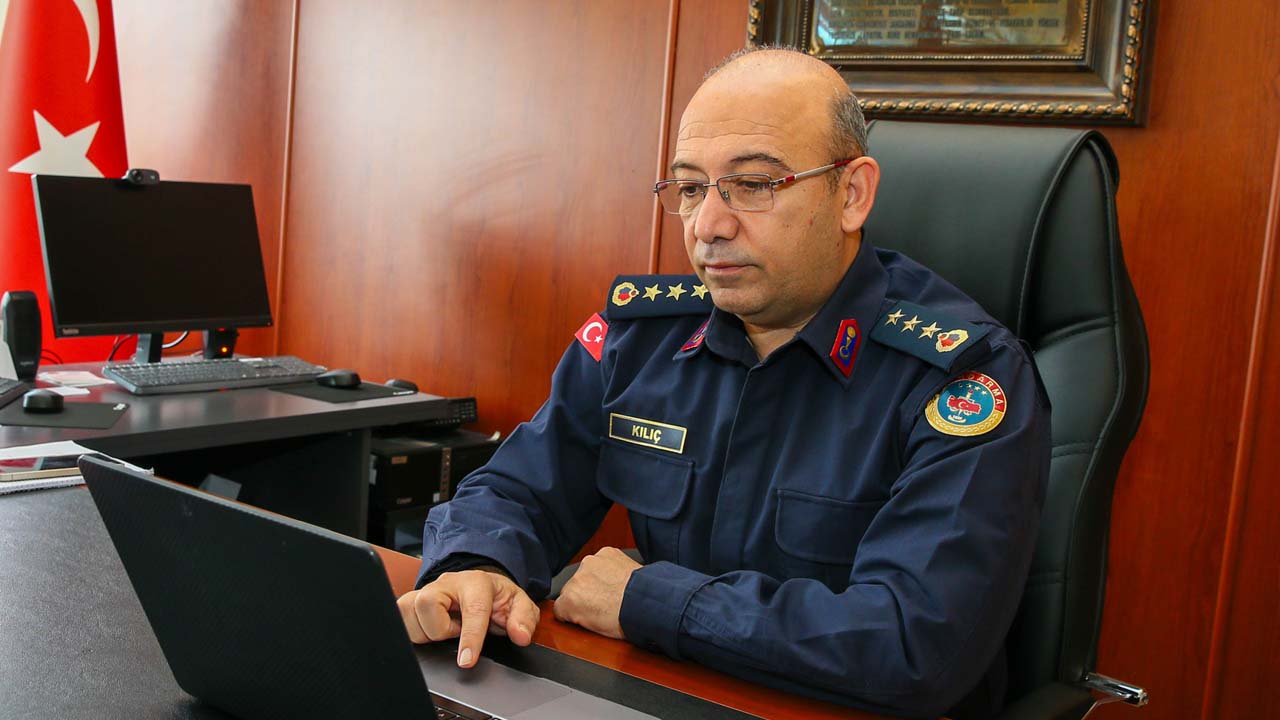 Uşak İl Jandarma Komutanı Kılıç, AA'nın "Yılın Kareleri" oylamasına katıldı