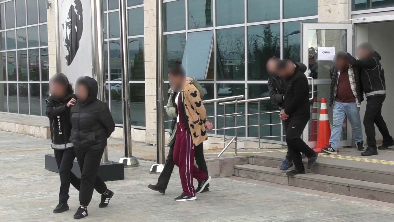 Uşak'ta uyuşturucu operasyonu, 4 şüpheliden 2'si tutuklandı