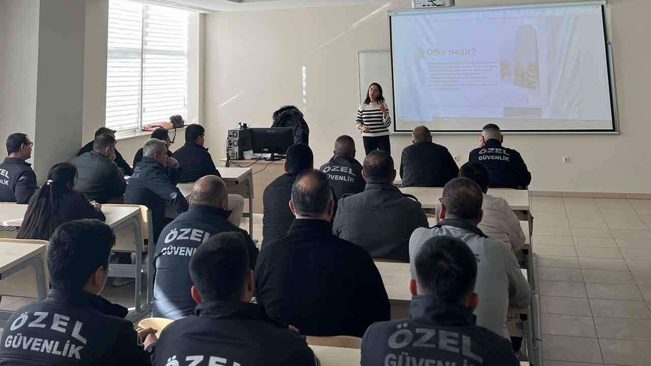 Uşak Eğitim ve Araştırma Hastanesi’nde Güvenlik Personeline Yönelik Özel Eğitim