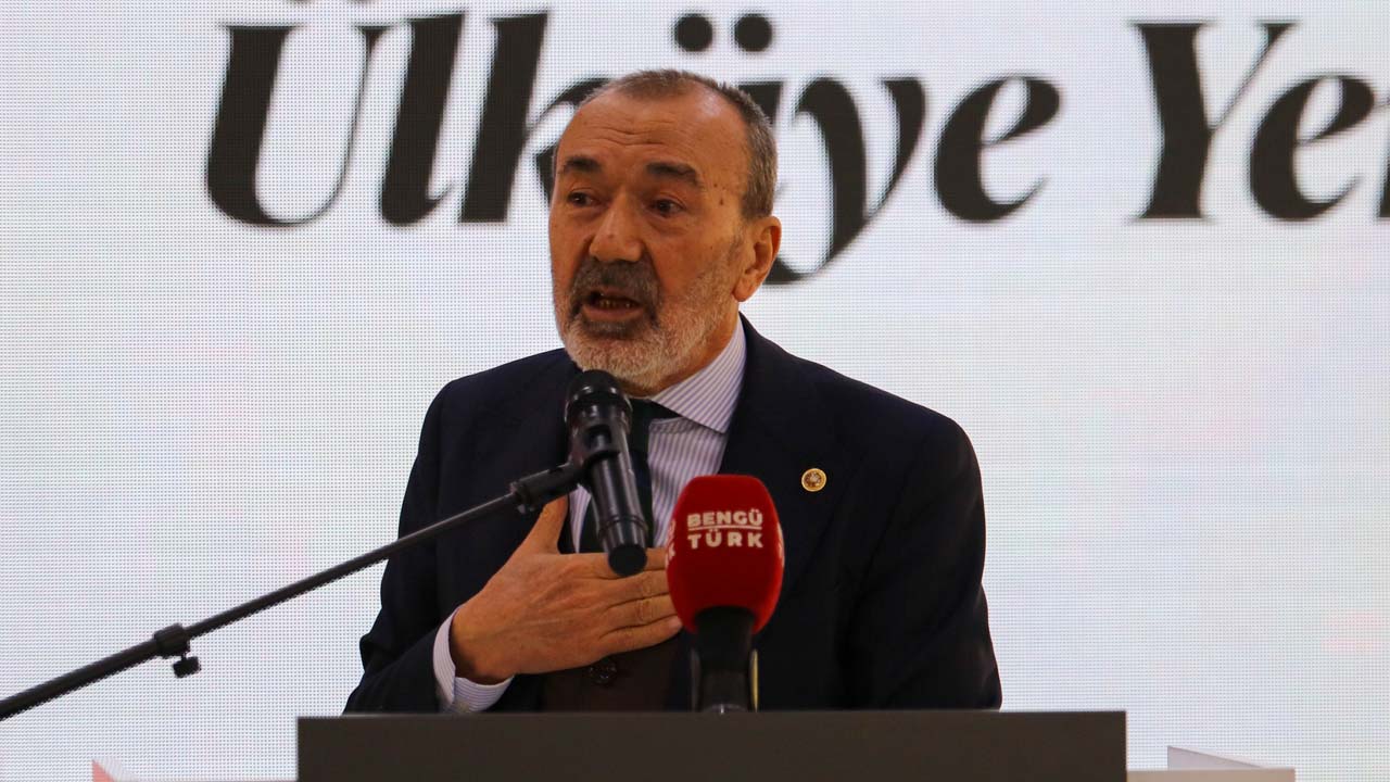 MHP, Uşak’ta 1016 yeni üyeye rozet taktı