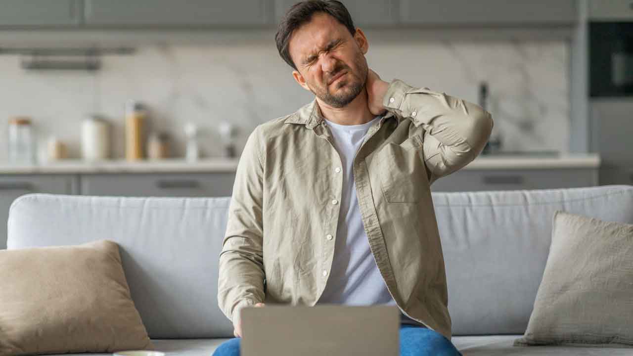 Ekran Başında Gizli Tehdit: Laptop ve TextNeck Vakaları Artıyor