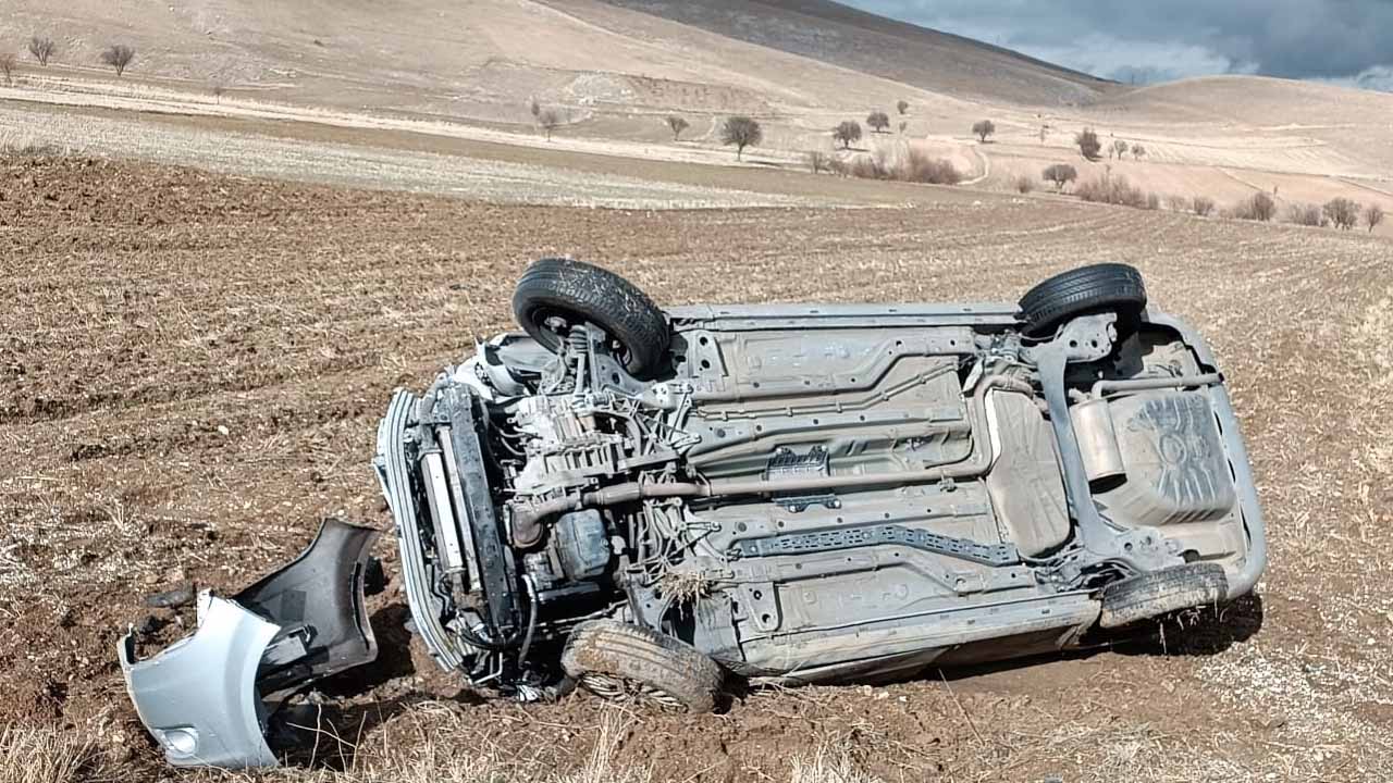 Tır ile otomobil çarpıştı, 5 kişi yaralandı
