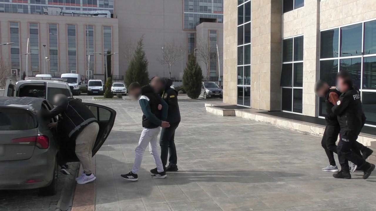 Uşak’ta zehir tacirlerine operasyon: 4 şüpheli yakalandı