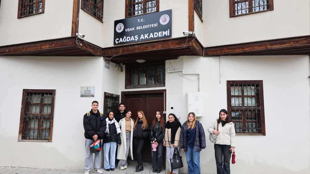 Uşak Belediyesi öğrencileri ücretsiz bir şekilde üniversite sınavına hazırlıyor