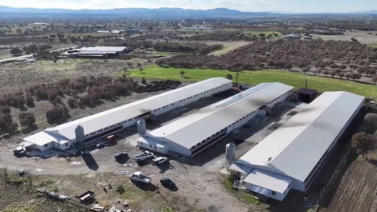Uşak Sivaslı’da Üretime Can Suyu Kümesler Yenilendi, GES Kuruldu