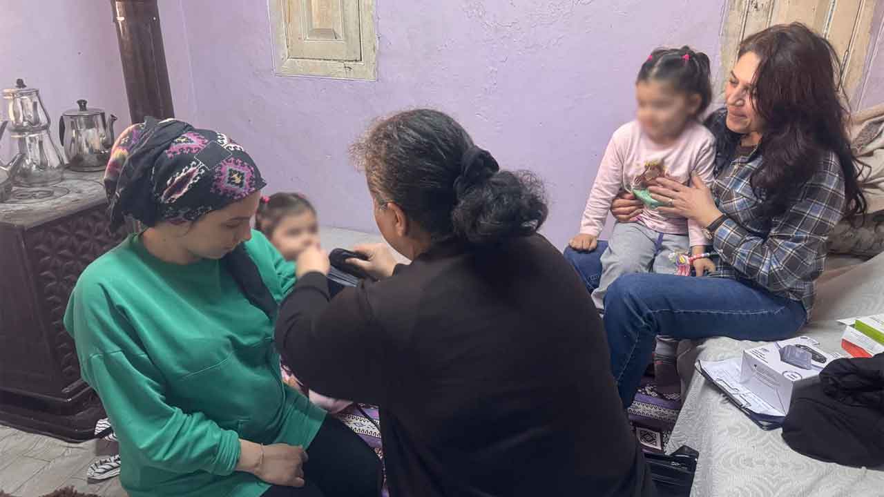 Anne ve Bebek Sağlığı İçin Sahadalar: Uşak’ta Riskli Gebelere Ev Ziyareti