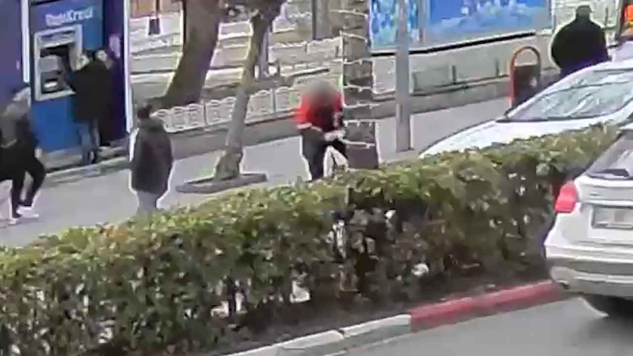 Uşak'ta değerli eşyaların olduğu poşeti alan belediye çalışanı işten kovuldu