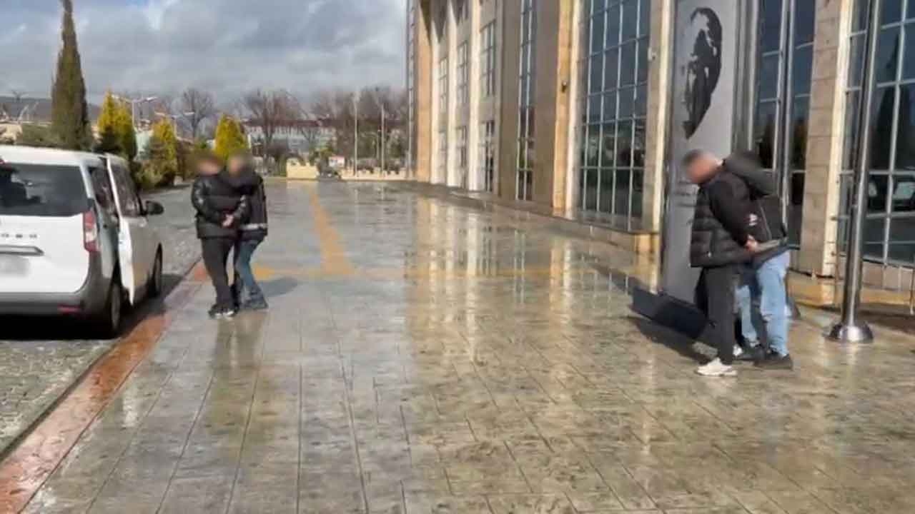 Uşak'ta 3 zehir taciri tutuklandı