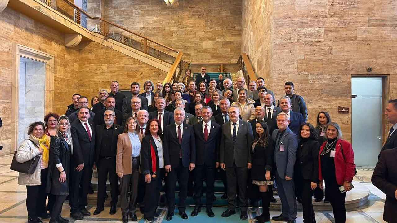 CHP Uşak Teşkilatından Genel Başkan Özgür Özel’e Ziyaret