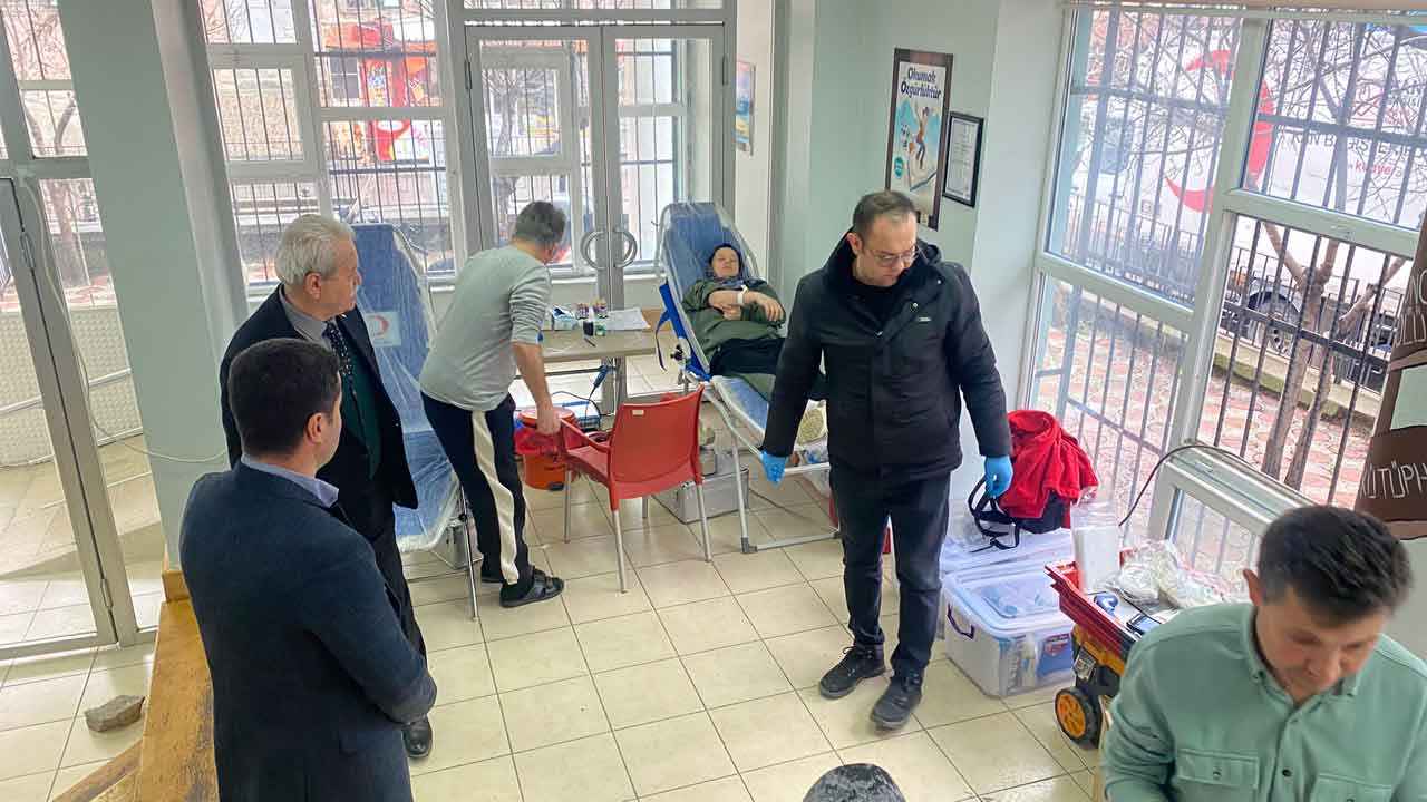 Ragıp Sosyal Çocuk Kütüphanesi'nde Kan Bağışı
