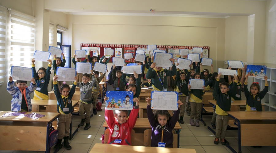 Uşak'ta  61 bin 176 öğrenci karne heyecanı yaşadı
