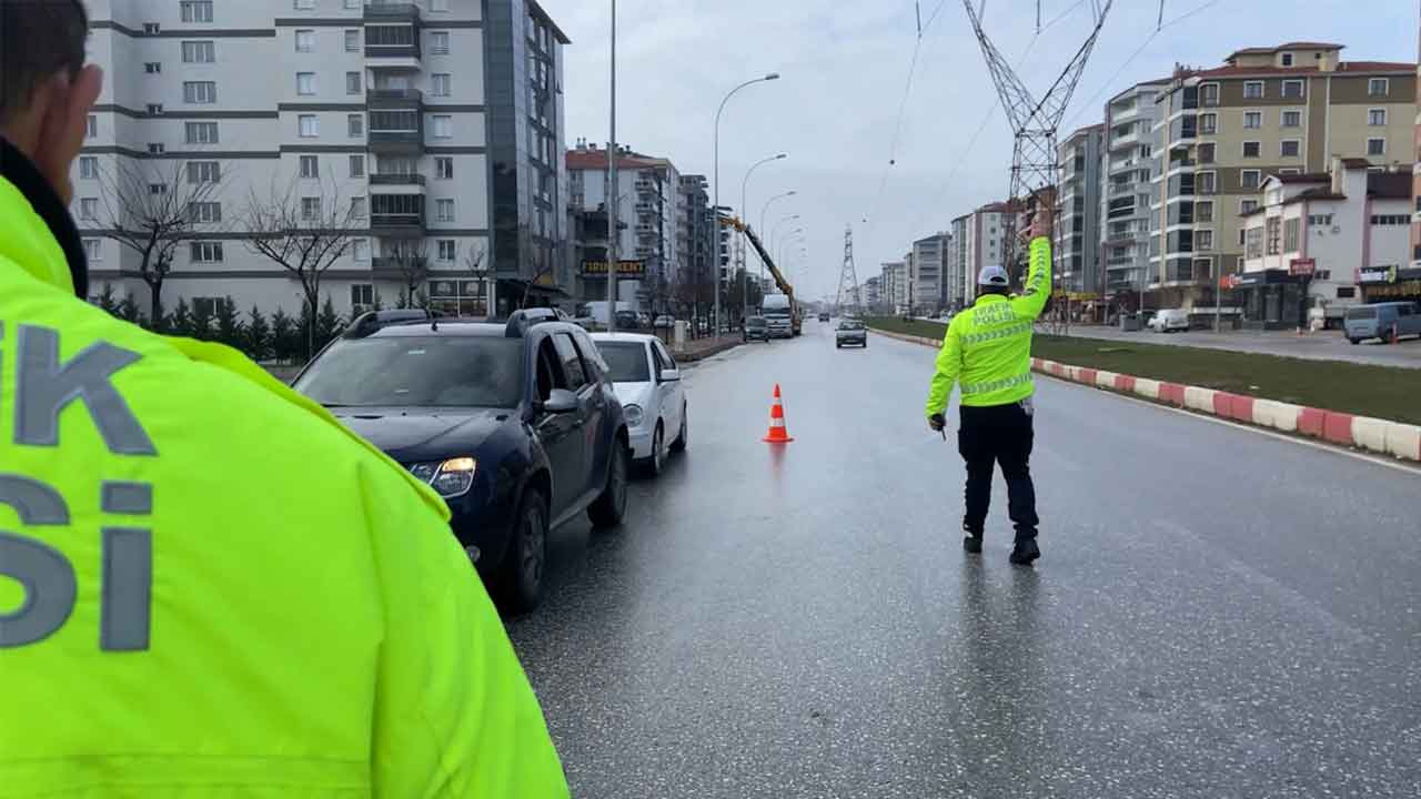 Uşak’ta Şehir Merkezinde Hız Yapanlara Ceza Yağdı