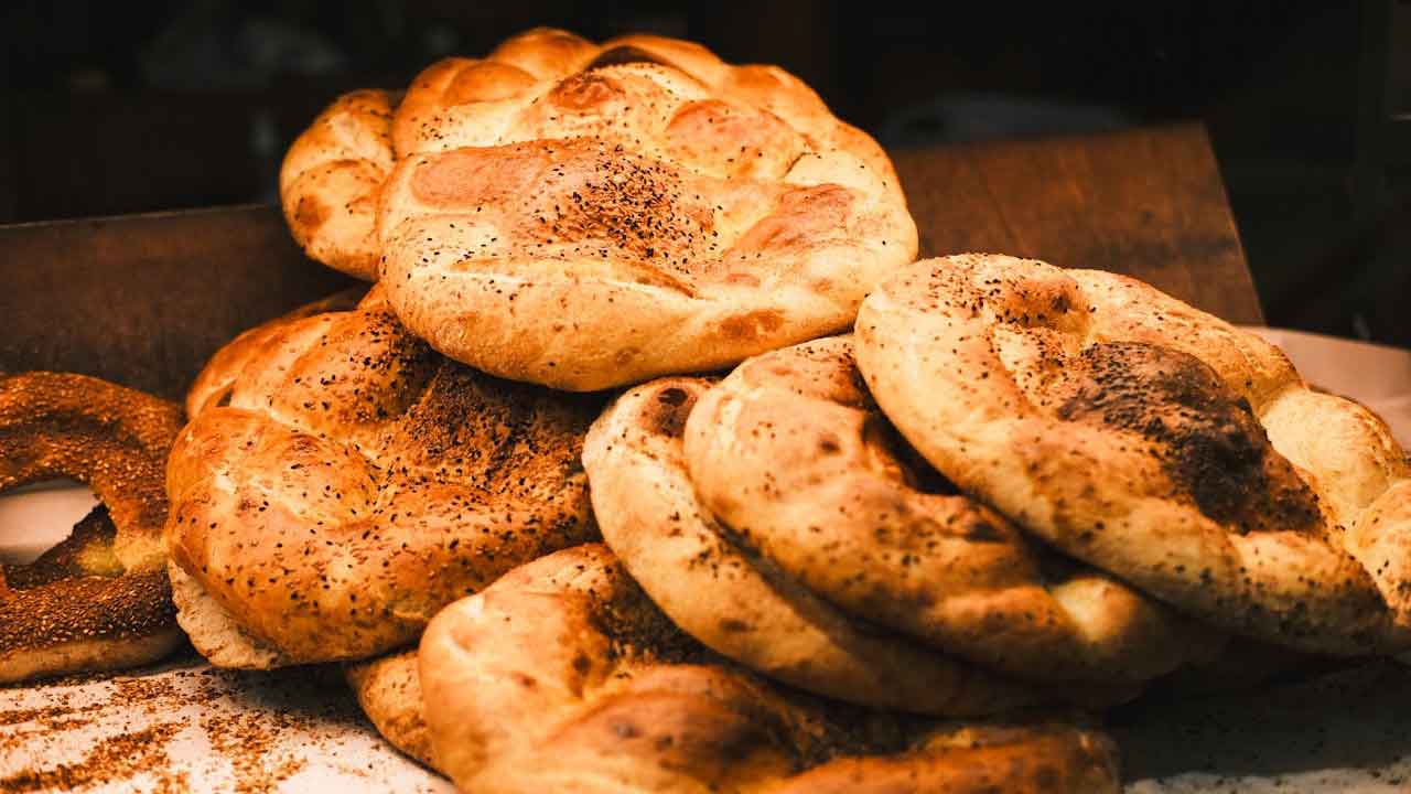 Uşak'ta İftar Sofralarının Vazgeçilmezi Ramazan Pidesi Ne Kadar Oldu?