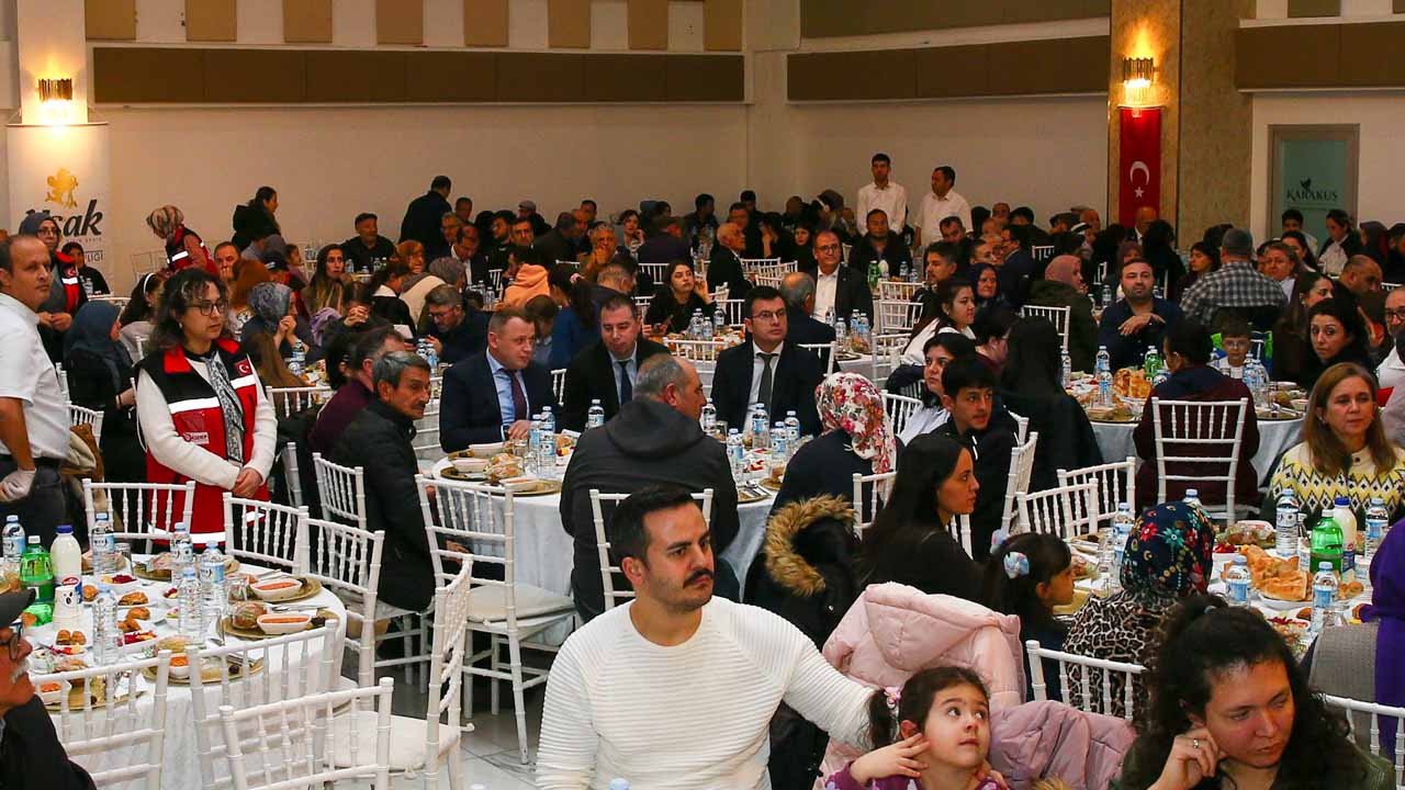 Uşak'ta şehit aileleri ve gaziler iftarda buluştu