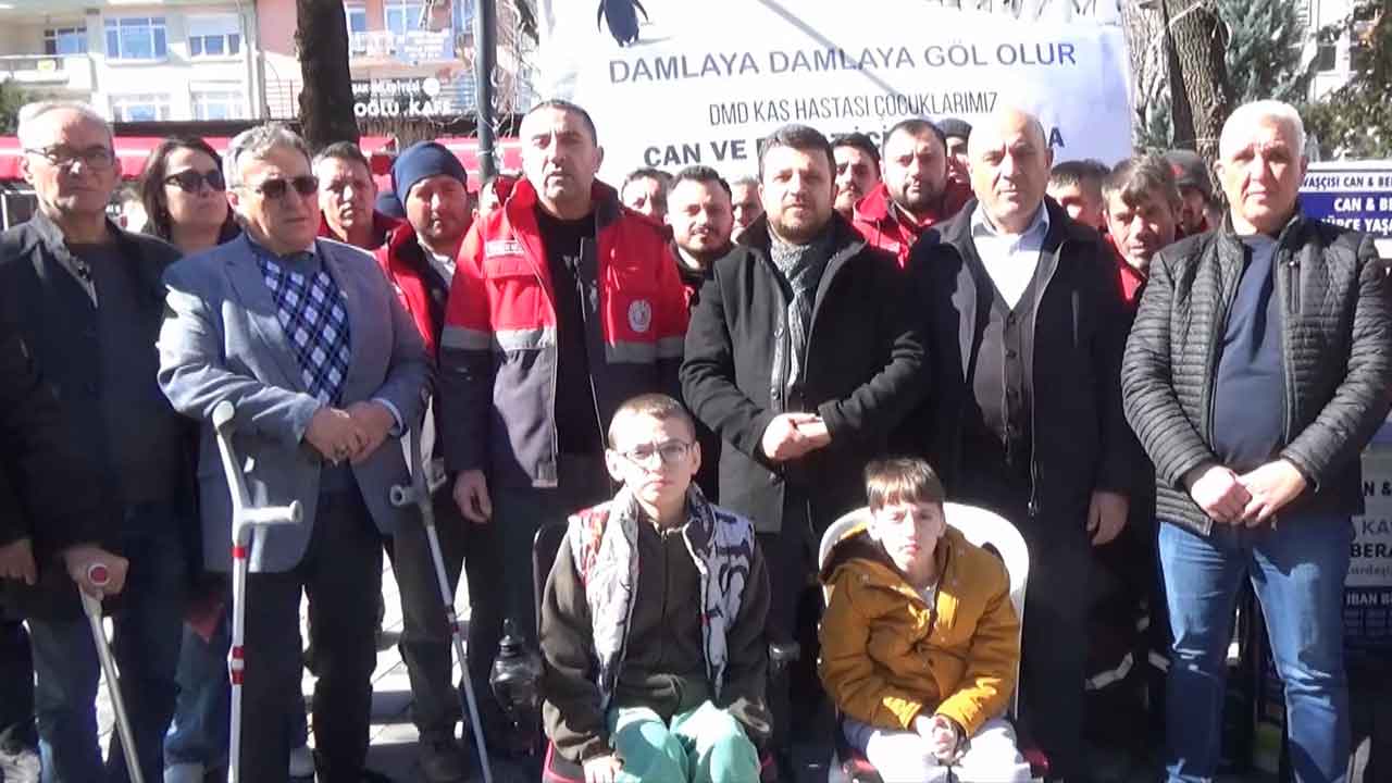 Uşak Belediyesi Personeli DMD Hastası İki Kardeş İçin Harekete Geçti