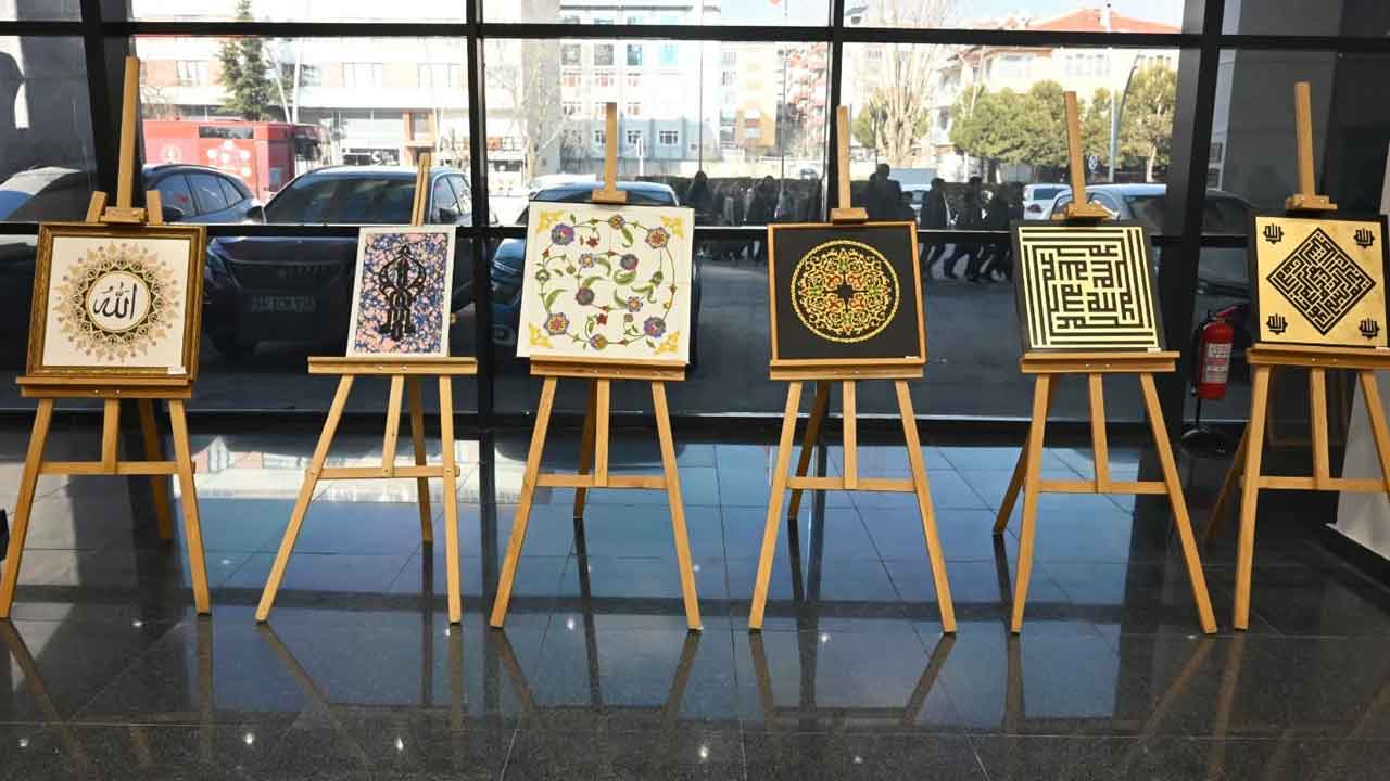 Uşak'ta “Sanatın Diliyle Değerlerimiz” sergisi kapılarını açtı