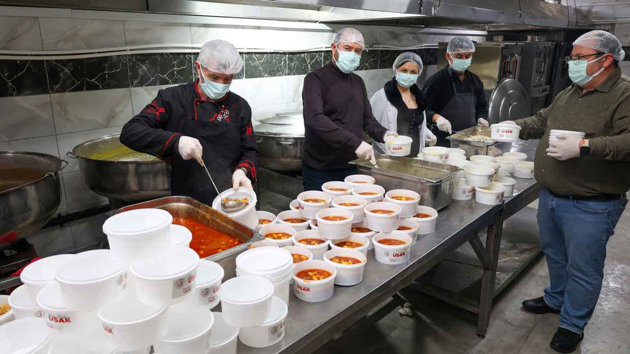 İhtiyaç Sahibi Ailelere iftar yemeği Uşak Belediyesi’nden